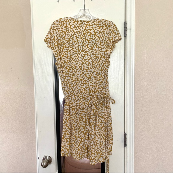 Aerie yellow floral wrap dress - Picture 3 of 5